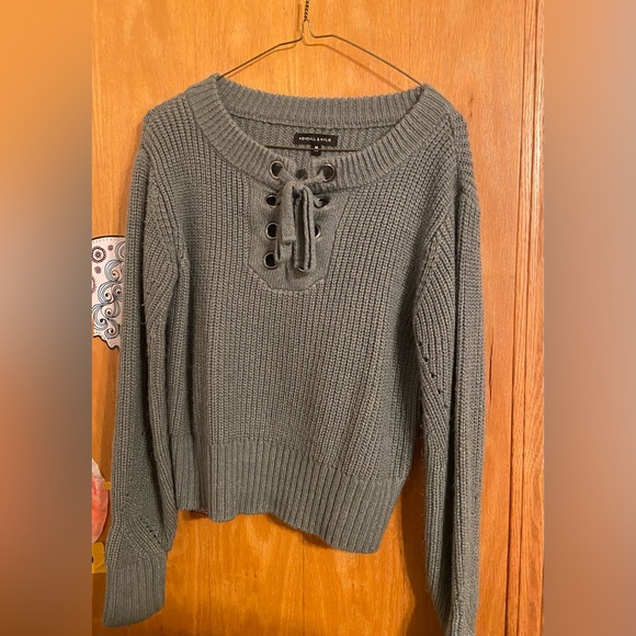 Selling a cute Kendall & Kylie sweater! - Picture 1 of 3